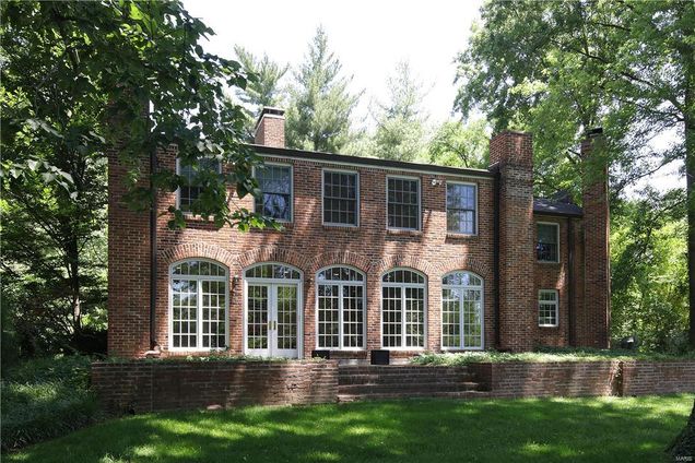 2 Litzsinger Lane Ladue, MO House Sold - Photo 1 of 24. Opens carousel modal
