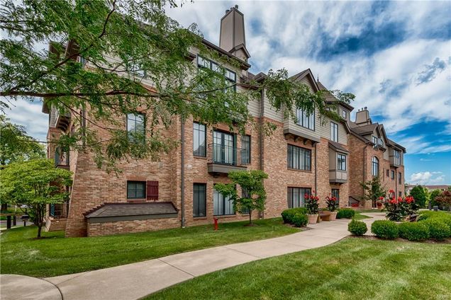 127 E Clinton Place Unit 1D Kirkwood, MO Condo Sold - Photo 1 of 21. Opens carousel modal