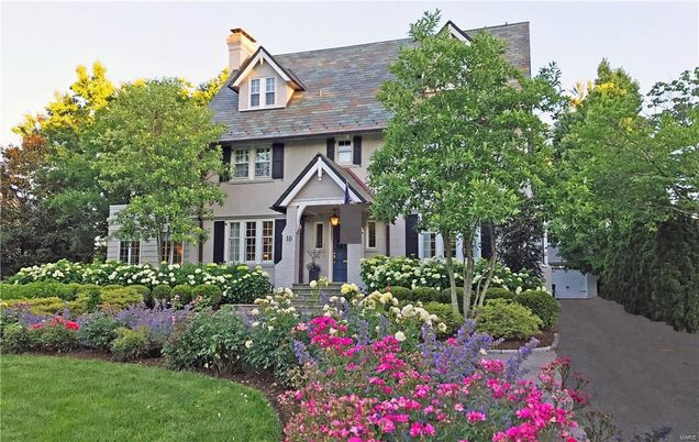 16 Algonquin Lane St Louis, MO House Sold - Photo 1 of 29. Opens carousel modal