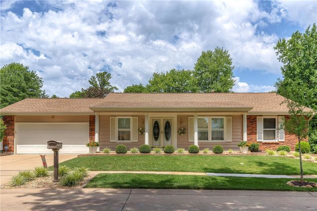 15619 Summer Lake Drive Chesterfield, MO House Sold - Photo 1 of 43. Opens carousel modal