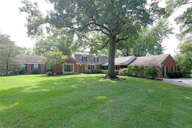 22 Log Cabin Drive Ladue, MO House Sold - Photo 1 of 25. Opens carousel modal