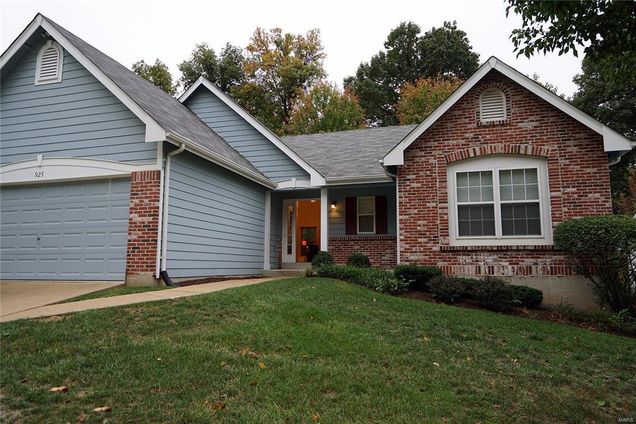 925 Laws Court Valley Park, MO House Sold - Photo 1 of 40. Opens carousel modal