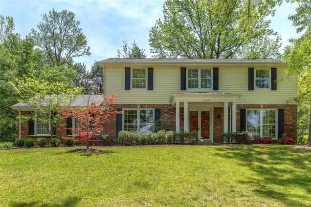 12576 Villa Hill Lane Creve Coeur, MO House Sold - Photo 1 of 44. Opens carousel modal