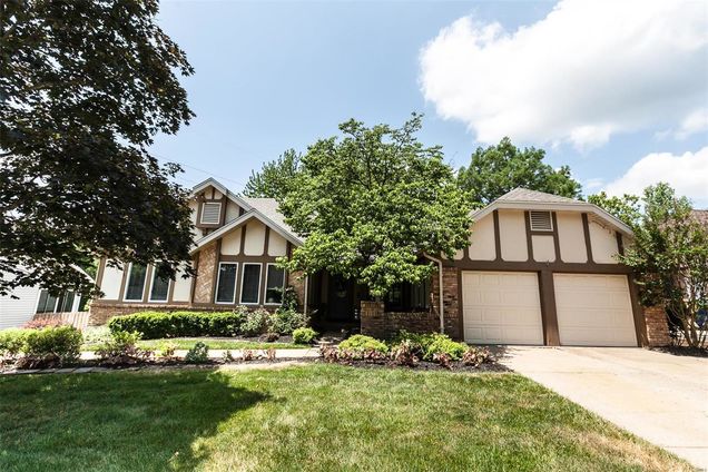 2325 E Royal Court Des Peres, MO House Sold - Photo 1 of 40. Opens carousel modal