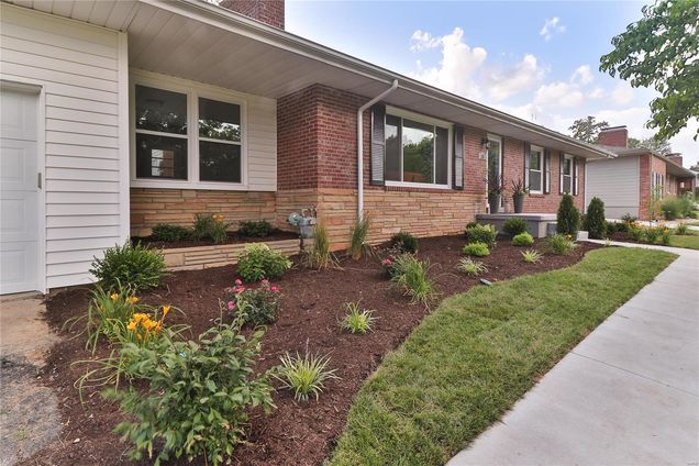 39 Lincord St Louis, MO House Sold - Photo 1 of 37. Opens carousel modal