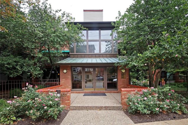 7923 Kingsbury Unit 303 Clayton, MO Condo Sold - Photo 1 of 16. Opens carousel modal