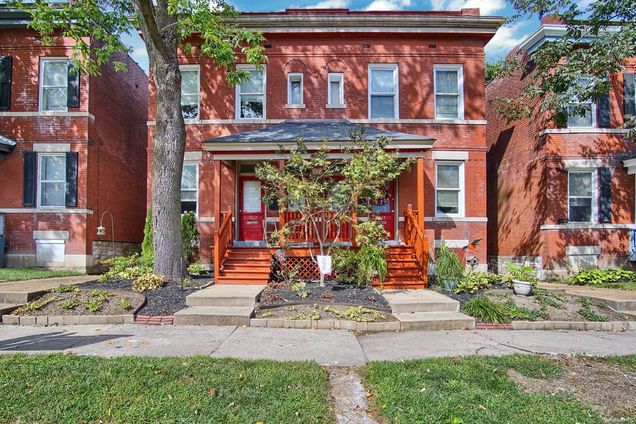 4267 Russell Boulevard Unit 4267 St Louis, MO Townhouse Sold - Photo 1 of 21. Opens carousel modal