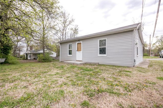 2910 Smiley Road Maryland Heights, MO House Sold - Photo 1 of 19. Opens carousel modal