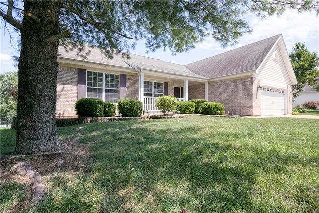 1539 Ivy Chase Lane Fenton, MO House Sold - Photo 1 of 45. Opens carousel modal