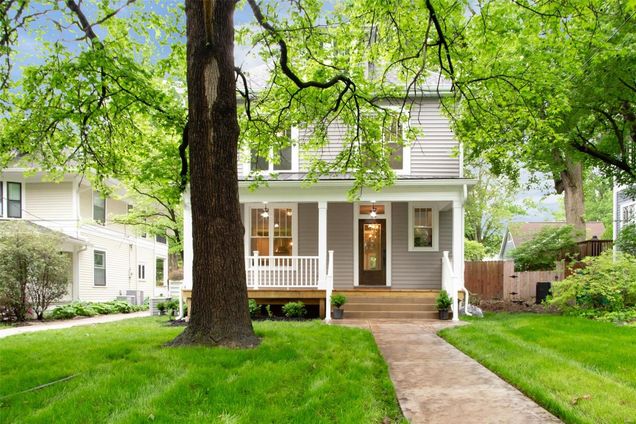 546 Oakwood Avenue Webster Groves, MO House Sold - Photo 1 of 20. Opens carousel modal