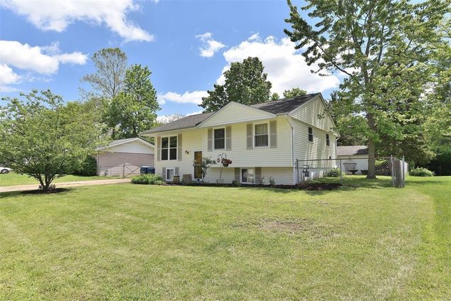 11522 Wylwood Maryland Heights, MO House Sold - Photo 1 of 21. Opens carousel modal