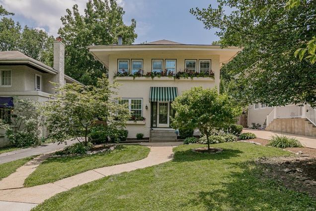 528 Oakwood Avenue Webster Groves, MO House Sold - Photo 1 of 33. Opens carousel modal