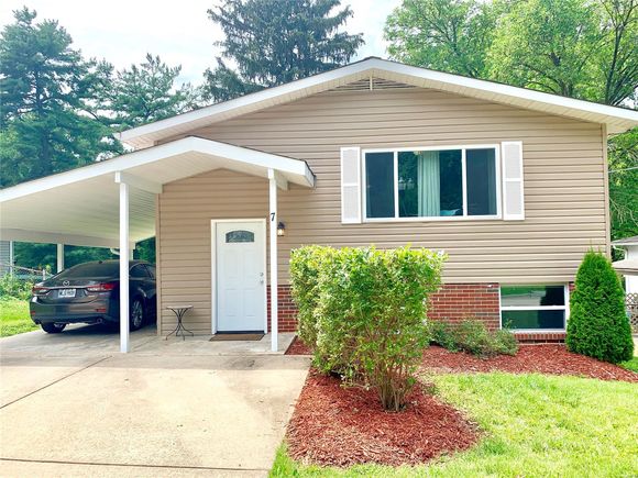 7 Edgeworth Avenue Maryland Heights, MO House Sold - Photo 1 of 22. Opens carousel modal
