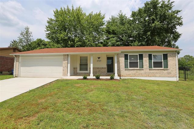 1727 Del Rosa Way St Louis, MO House Sold - Photo 1 of 22. Opens carousel modal