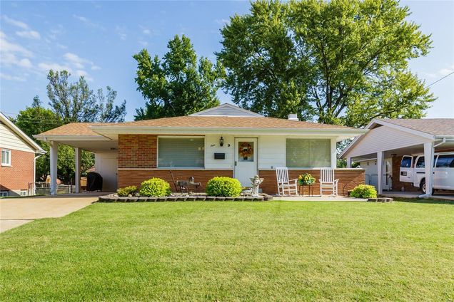 9 Tamma Lane Hazelwood, MO House Sold - Photo 1 of 36. Opens carousel modal
