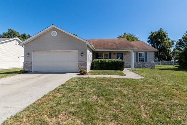 518 Shamrock Drive O'Fallon, IL House Sold - Photo 1 of 25. Opens carousel modal