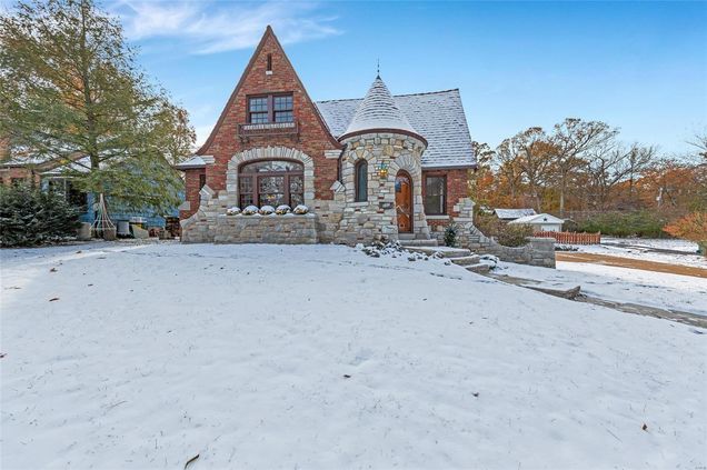 642 Fieldston Terrace Webster Groves, MO House Sold - Photo 1 of 39. Opens carousel modal
