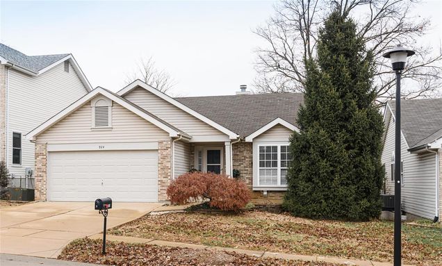 924 Oak Knoll Manor Drive St Louis, MO House Sold - Photo 1 of 22. Opens carousel modal