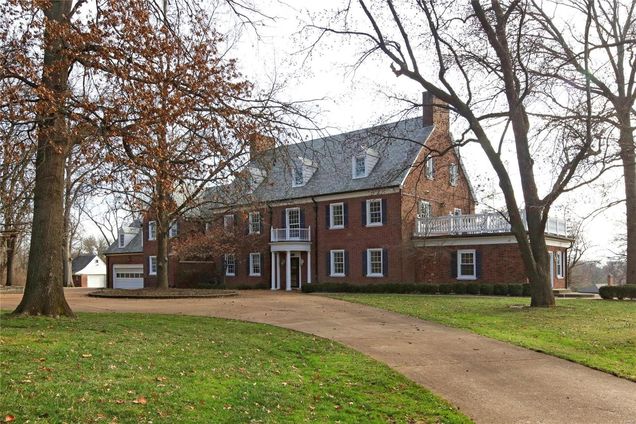 45 Overhills Drive Ladue, MO House Sold - Photo 1 of 32. Opens carousel modal