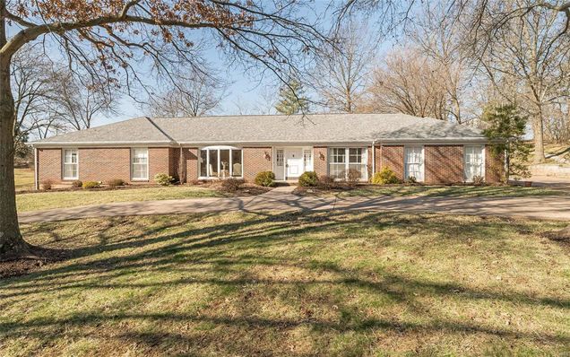 2 Woods Hill Drive Chesterfield, MO House Sold - Photo 1 of 51. Opens carousel modal