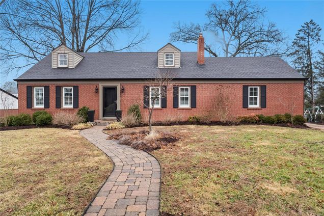 4 Middlesex Drive St Louis, MO House Sold - Photo 1 of 18. Opens carousel modal