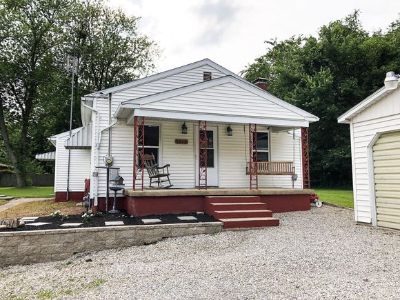 1207 Jefferson Street Staunton, IL House Sold - Photo 1 of 21. Opens carousel modal