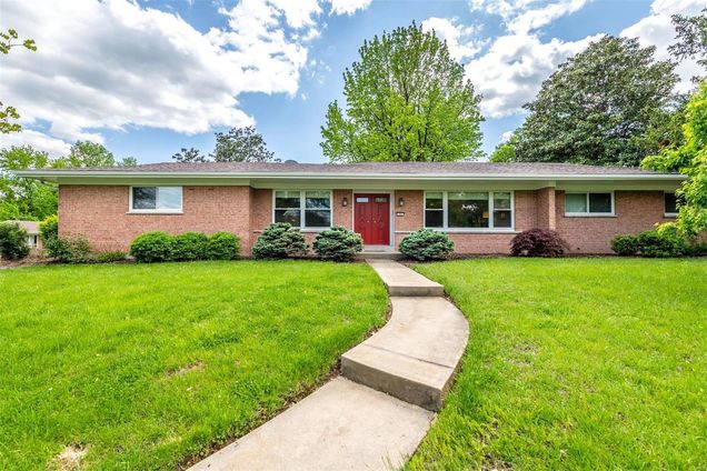 32 Pricewoods Lane St Louis, MO House Sold - Photo 1 of 49. Opens carousel modal