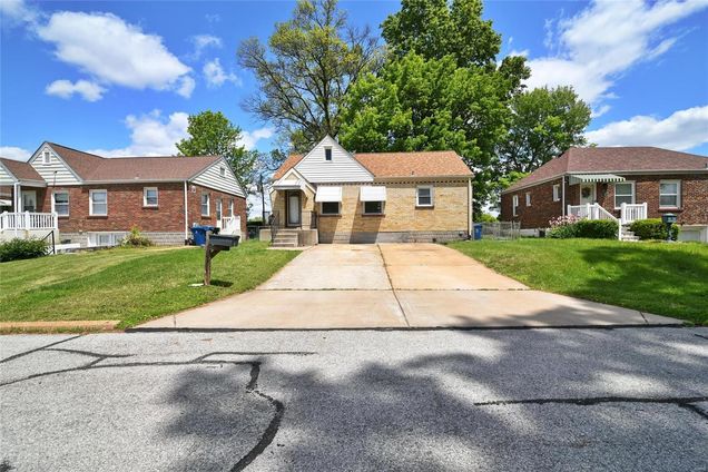 39 Lemay Gardens St Louis, MO House Sold - Photo 1 of 22. Opens carousel modal