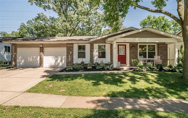 940 Queensbridge Road Manchester, MO House Sold - Photo 1 of 25. Opens carousel modal