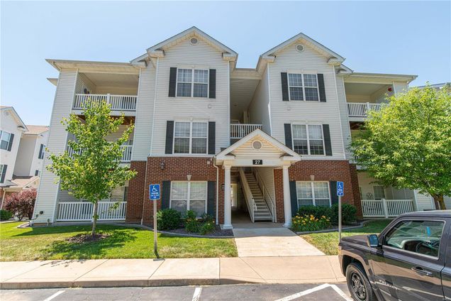 27 Kassebaum Lane Unit 302 St Louis, MO Condo Sold - Photo 1 of 29. Opens carousel modal