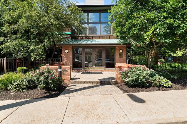 7923 Kingsbury Unit 201 Clayton, MO Condo Sold - Photo 1 of 36. Opens carousel modal