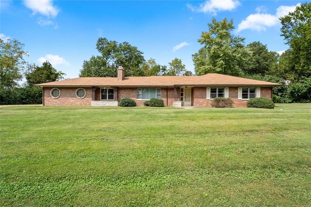 6 S Tealbrook Drive St Louis, MO House Sold - Photo 1 of 27. Opens carousel modal