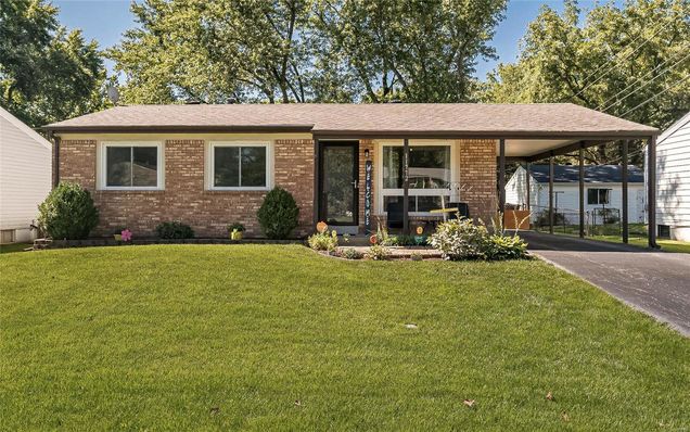 11772 Hollycrest Maryland Heights, MO House Sold - Photo 1 of 21. Opens carousel modal