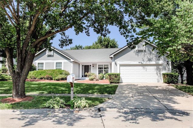 1810 Chateau Du Mont Drive Florissant, MO House Sold - Photo 1 of 41. Opens carousel modal
