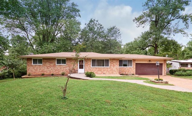 61 Grand Circle Drive Maryland Heights, MO House Sold - Photo 1 of 24. Opens carousel modal