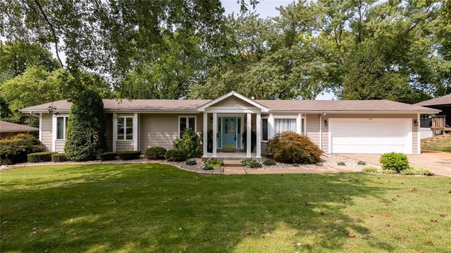 10 Mid Circle Drive Maryland Heights, MO House Sold - Photo 1 of 40. Opens carousel modal