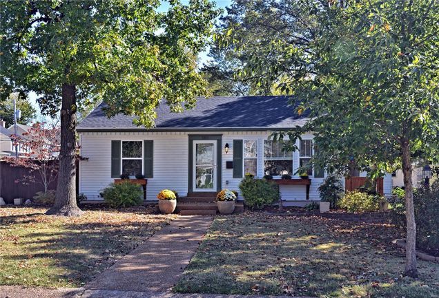 500 Willow Lane Kirkwood, MO House Sold - Photo 1 of 15. Opens carousel modal