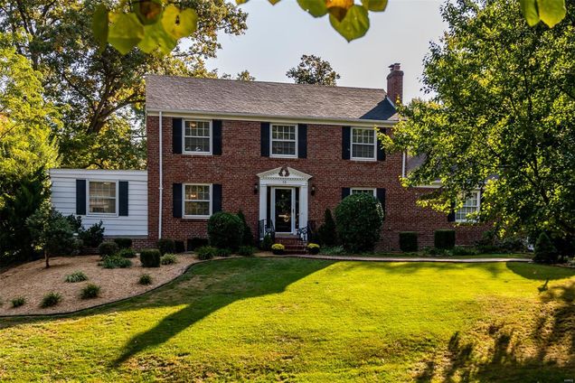 12 Middlesex Drive St Louis, MO House Sold - Photo 1 of 25. Opens carousel modal