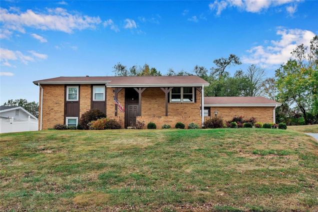 813 Boleyn Place Manchester, MO House Sold - Photo 1 of 45. Opens carousel modal