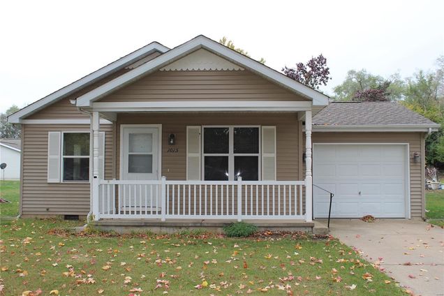 1015 N 5th Petersburg, IL House Sold - Photo 1 of 12. Opens carousel modal