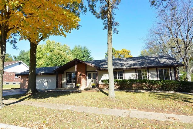 14235 Kinderhook Drive Chesterfield, MO House Sold - Photo 1 of 43. Opens carousel modal