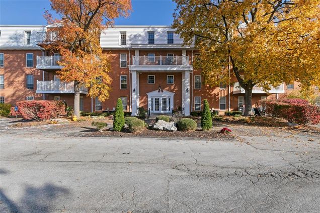 14471 Bantry Unit 23 Chesterfield, MO Condo Sold - Photo 1 of 31. Opens carousel modal