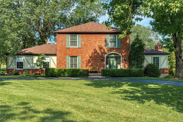 333 Sunway Lane Town and Country, MO House Sold - Photo 1 of 59. Opens carousel modal