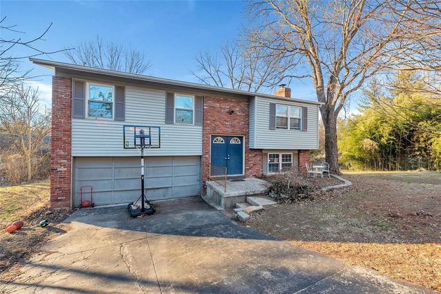 11 Golden Oak Court Valley Park, MO House Sold - Photo 1 of 17. Opens carousel modal