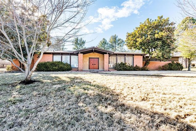 67 E Ladue Estates Drive St Louis, MO House Sold - Photo 1 of 23. Opens carousel modal