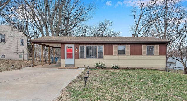 5 Delord Avenue Maryland Heights, MO House Sold - Photo 1 of 26. Opens carousel modal