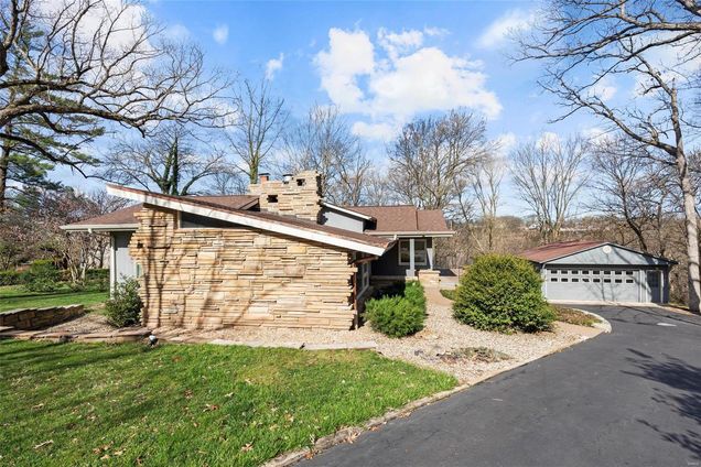 1939 N Signal Hill St Louis, MO House Sold - Photo 1 of 42. Opens carousel modal
