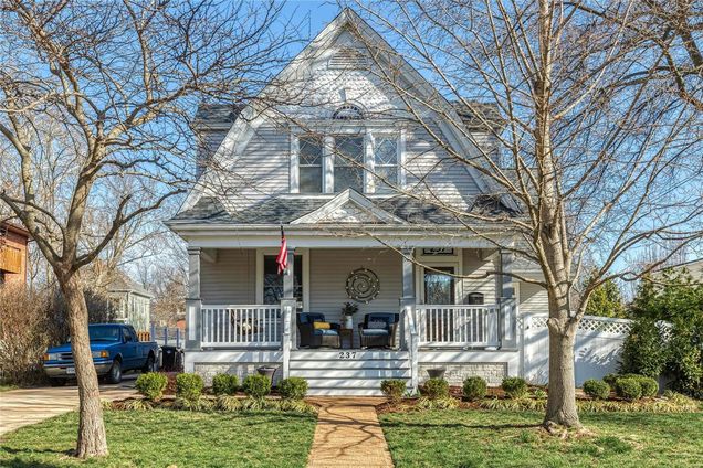 237 W Jefferson Avenue St Louis, MO House Sold - Photo 1 of 48. Opens carousel modal