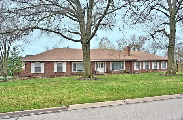 11 Williamsburg Estates Drive St Louis, MO House Sold - Photo 1 of 34. Opens carousel modal