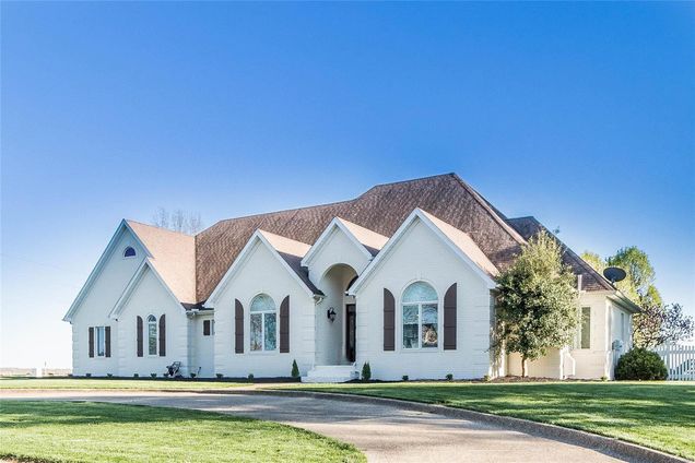 1600 Fosse Road Marion, IL House Sold - Photo 1 of 51. Opens carousel modal